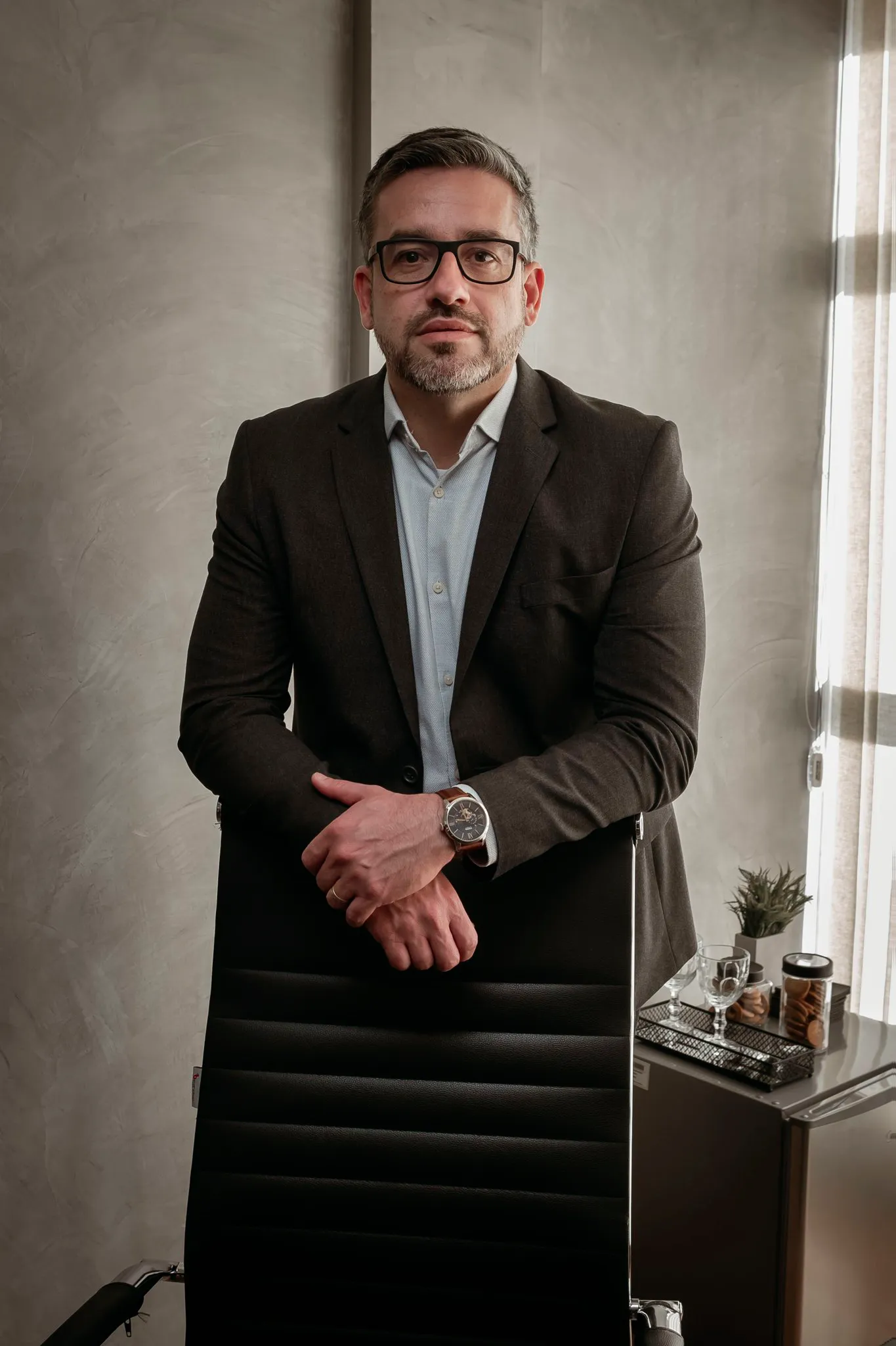 Prazer. Moura Netto.